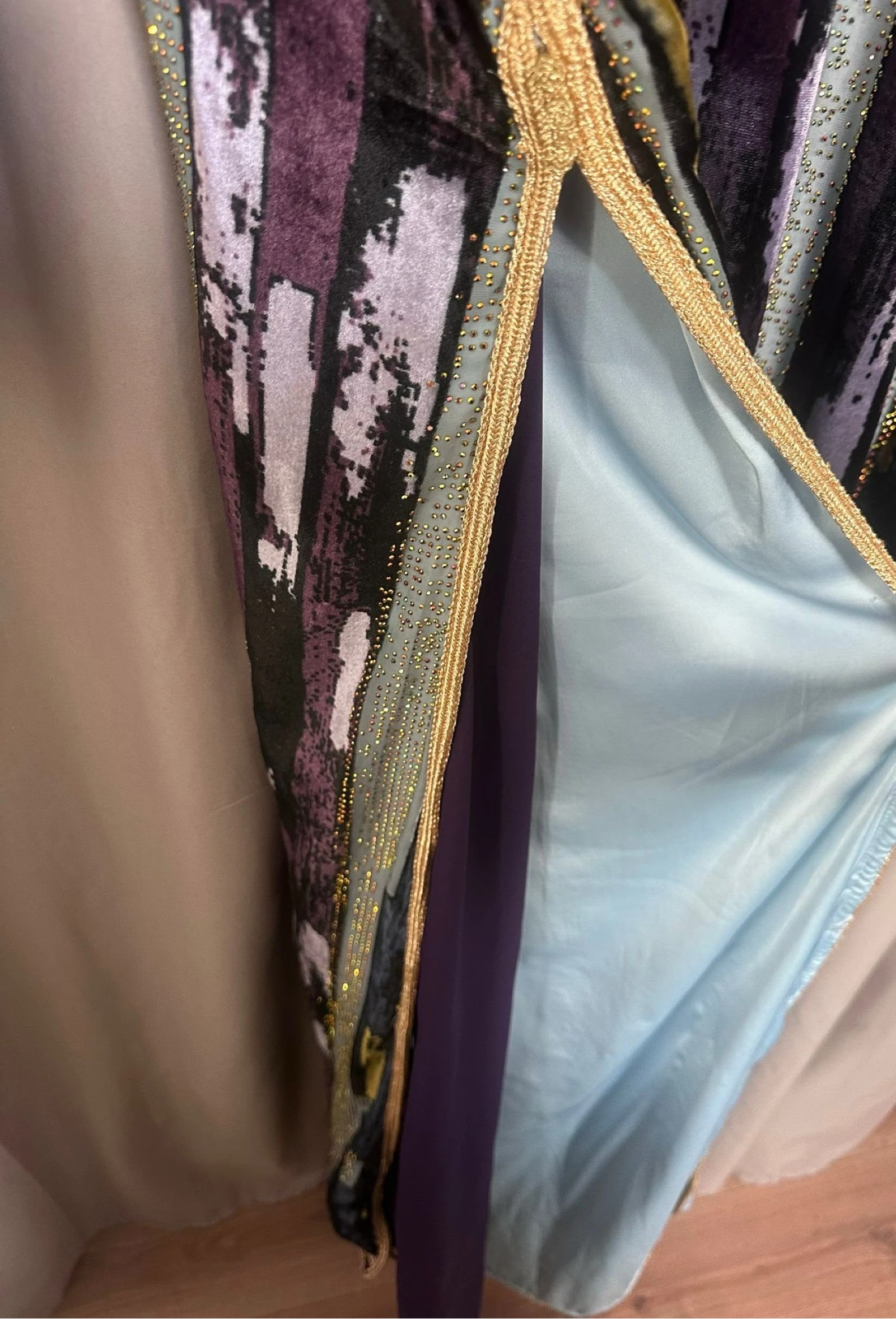 Mauve green stone khaki blue velvet caftan – photo 2